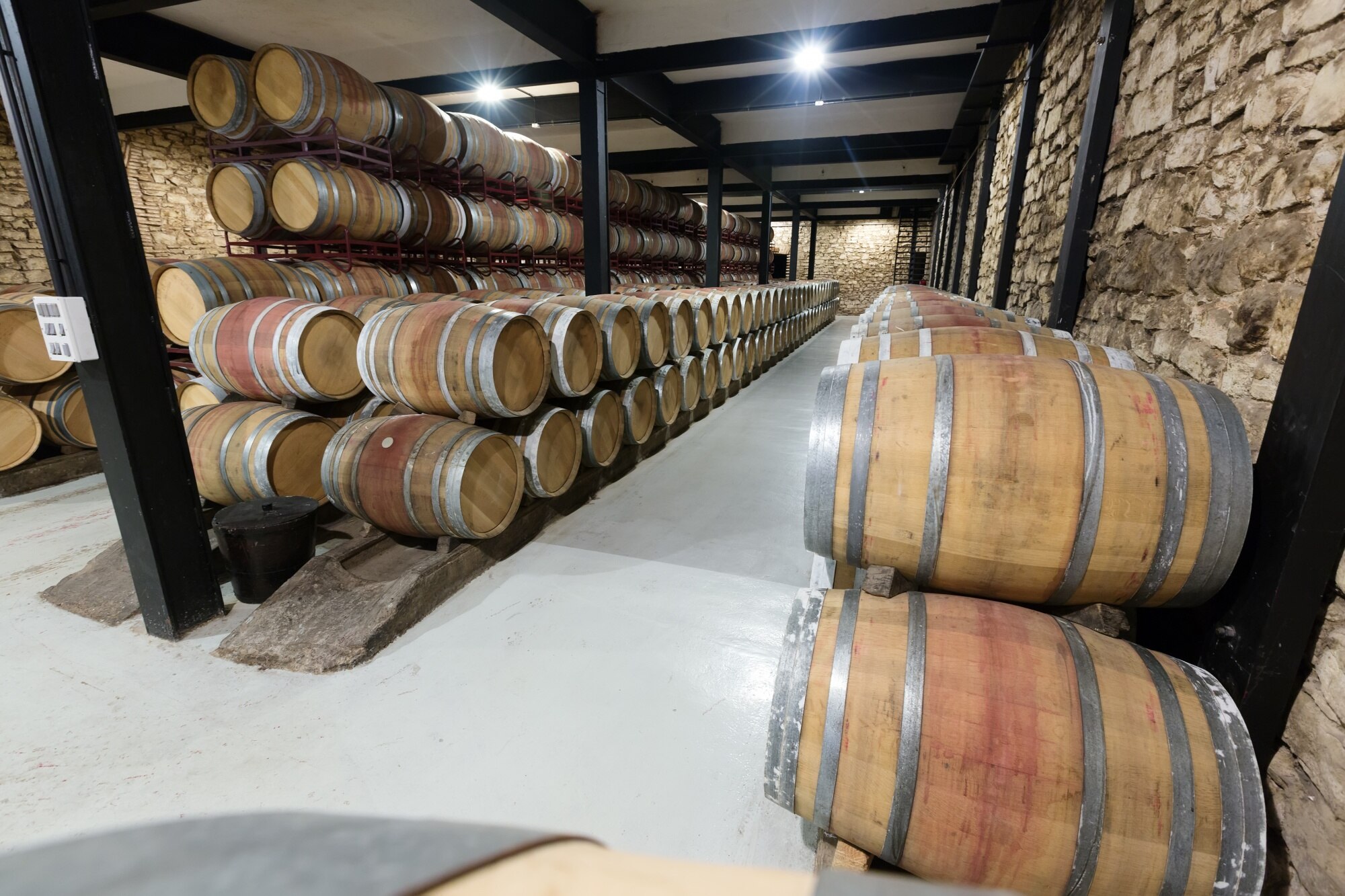 barriles-bodega-contemporanea
